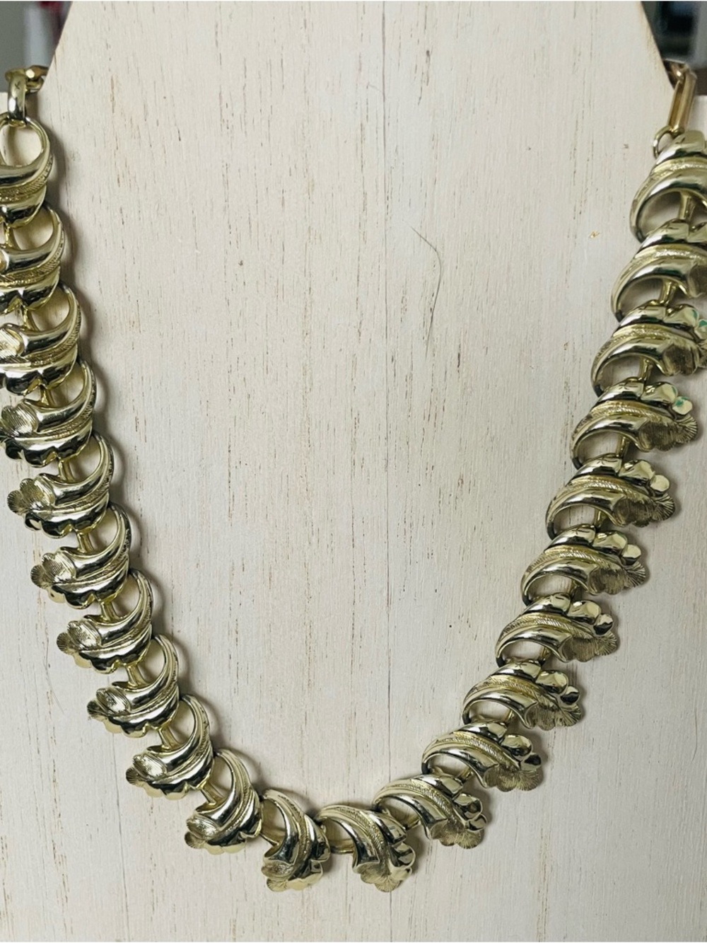 Vintage Coro Gold-Tone Sculpted Link Necklace
